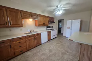 1213 Hillcrest Dr, Graham, TX 76450 - Photo 22
