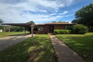 1213 Hillcrest Dr, Graham, TX 76450 - Photo 14