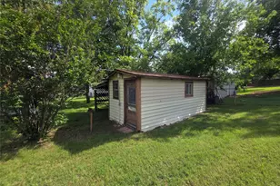1213 Hillcrest Dr, Graham, TX 76450 - Photo 10