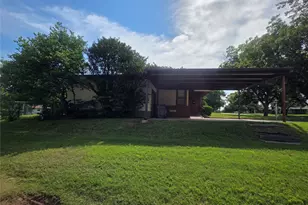 1213 Hillcrest Dr, Graham, TX 76450 - Photo 4