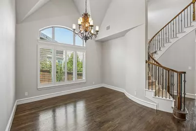 134 Santa Rosa Way, Irving, TX 75062 - Photo 10
