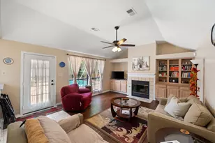 4137 Mapleridge Dr, Grapevine, TX 76051 - Photo 2