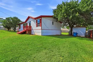 3601 Mockingbird Cir, Cleburne, TX 76031 - Photo 2