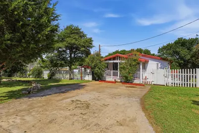 3601 Mockingbird Circle, Cleburne, TX 76031 - Photo 4