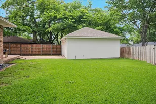 10025 Lanshire Dr, Dallas, TX 75238 - Photo 22