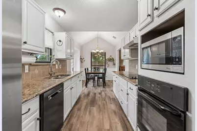 1907 Lansdown Court, Carrollton, TX 75010 - Photo 4