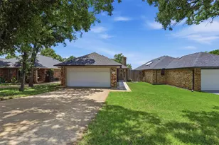 3107 Emerald St, Bedford, TX 76021 - Photo 4