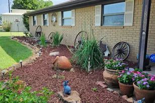 1802 Long Creek Ct, Granbury, TX 76049 - Photo 2