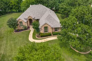 5009 Hunter's Wood Ct, Joshua, TX 76058 - Photo 2