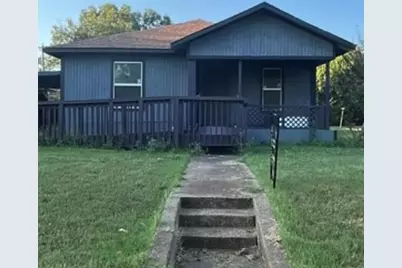 1038 E Maddox Avenue, Fort Worth, TX 76104 - Photo 1