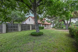 1700 Chip-N-Dale Dr, Arlington, TX 76012 - Photo 26