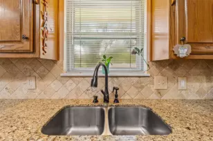 708 Topeka Dr, Woodway, TX 76712 - Photo 8