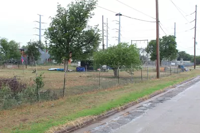 230 N Elm Avenue, Munday, TX 76371 - Photo 10