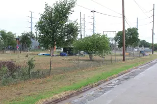 230 N Elm Ave, Munday, TX 76371 - Photo 10