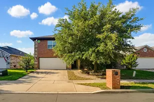 345 Chalkstone Dr, Fort Worth, TX 76131 - Photo 2