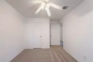 6304 Big Springs Dr, Arlington, TX 76001 - Photo 14
