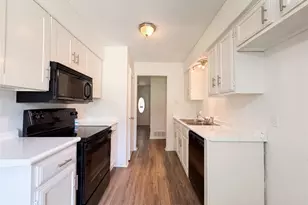 6304 Big Springs Dr, Arlington, TX 76001 - Photo 2