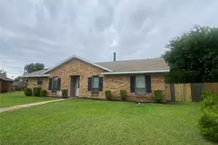 2617 Arcady Cir, Lancaster, TX 75134 - Photo 2