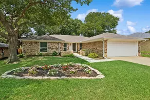 1605 Bedford Oaks Dr, Bedford, TX 76021 - Photo 1