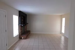 10371 White Elm Rd, Dallas, TX 75243 - Photo 6