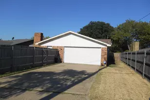 10371 White Elm Rd, Dallas, TX 75243 - Photo 2