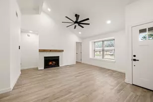 802 Rock Creek Dr, Euless, TX 76039 - Photo 2