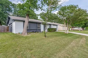 1025 Kingston Dr, Lewisville, TX 75067 - Photo 2