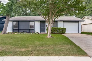 1025 Kingston Dr, Lewisville, TX 75067 - Photo 1