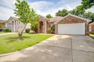 1104 Angel Fire Ln, Arlington, TX 76001 - Photo 2