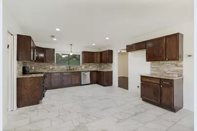 7412 Lochwood Court, Fort Worth, TX 76179 - Photo 10