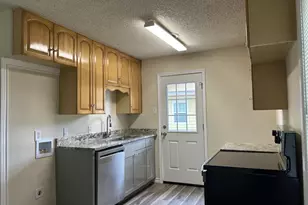 309 Elm St, Hurst, TX 76053 - Photo 4