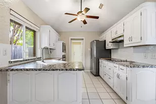 3812 Gentle Springs Dr, Arlington, TX 76001 - Photo 8