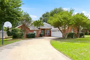 3812 Gentle Springs Dr, Arlington, TX 76001 - Photo 2