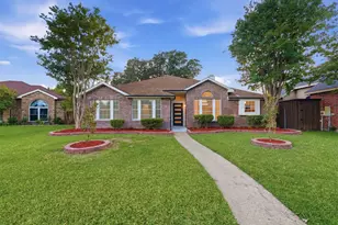 7034 Lo Chalmers Ln, Garland, TX 75043 - Photo 2