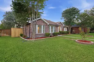7034 Lo Chalmers Ln, Garland, TX 75043 - Photo 2