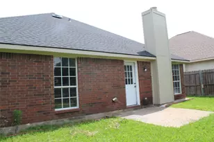961 Grasswood Ct, Arlington, TX 76017 - Photo 2