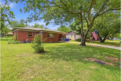 807 Elizabeth Boulevard, Granbury, TX 76048 - Photo 4