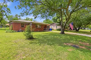 807 Elizabeth Blvd, Granbury, TX 76048 - Photo 4