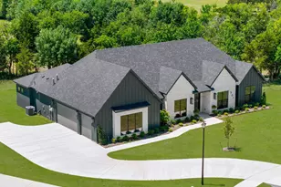 301 Whispering Wy, Red Oak, TX 75154 - Photo 2