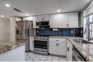 13340 Kit Ln, Dallas, TX 75240 - Photo 4