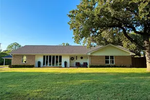 1423 Oak Hills Dr, Graham, TX 76450 - Photo 1