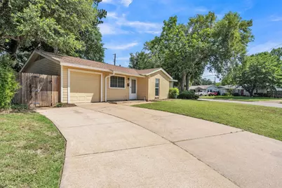 1801 Anderson Street, Irving, TX 75062 - Photo 2
