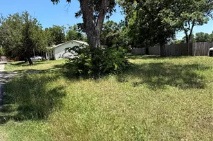 409 E Alamo St, Terrell, TX 75160 - Photo 1