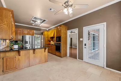 9406 Wildflower Drive, Woodway, TX 76712 - Photo 10
