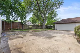 442 Hanover Ln, Irving, TX 75062 - Photo 30