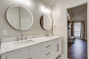 1936 Canterbury Dr, Bedford, TX 76021 - Photo 10