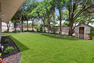 9923 Knoll Krest Dr, Dallas, TX 75238 - Photo 30