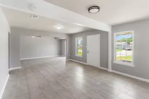 1010 E Lovers Ln, Arlington, TX 76010 - Photo 8