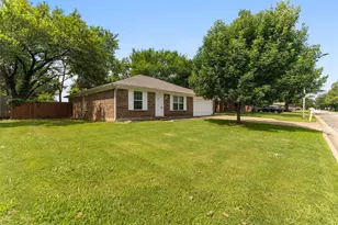 4108 Cypress Springs Dr, Arlington, TX 76001 - Photo 2