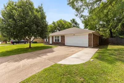 4108 Cypress Springs Drive, Arlington, TX 76001 - Photo 6